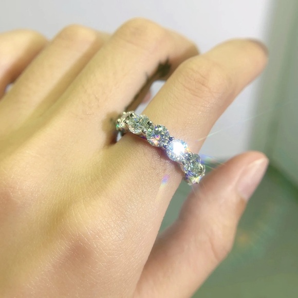 0.7CT Certified Moissanite Excellent Cut Sparkling Wedding...